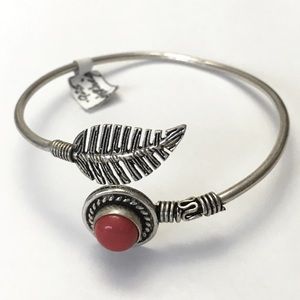 NWOT Silver Wire Bracelet